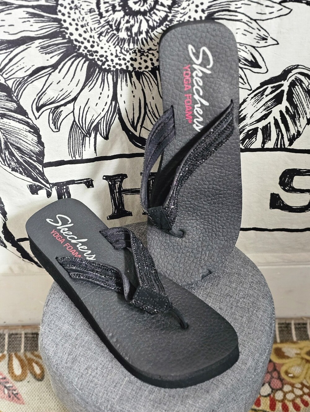 Skechers Yoga Foam Flip-flops Black W/ Beaded Straps Sz 10